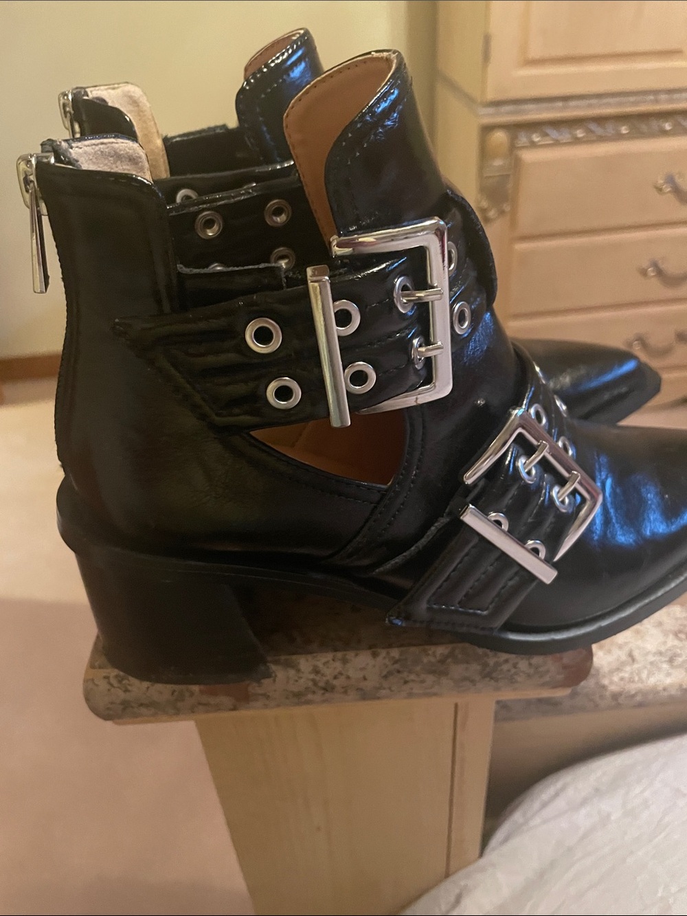 Steve Madden Black Patent Pointed Toe Buckle Ankle Boots - Picture 4 of 4